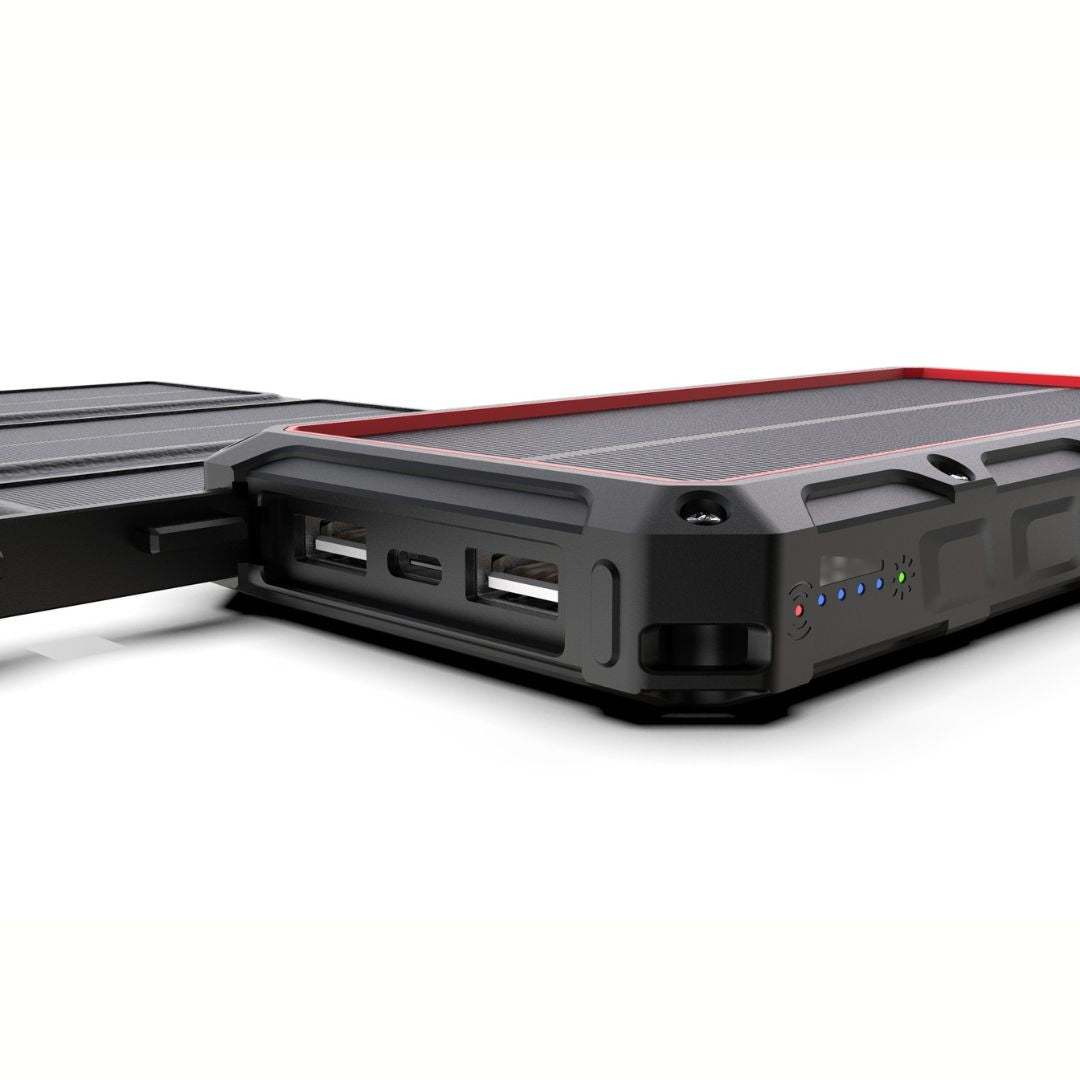Batterie externe solaire 20 000 mAh LÉOSTRAL dépliée avec 4 panneaux solaires pliables, 1 port USB-C et 2 ports USB-A